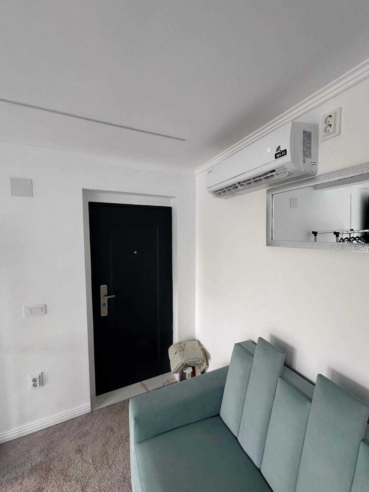 Elegant Escape Central Studio Craiova Exterior photo